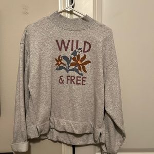 A gray sweater/ sweat shirt